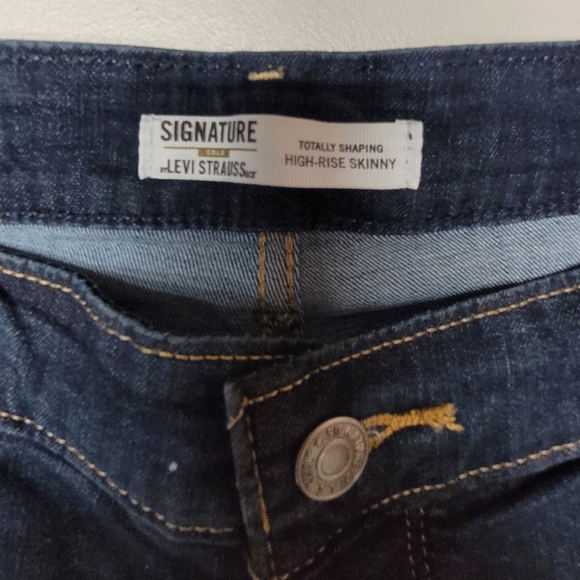 Levi Gold Signature Totally Shaping High Rise Skinny Jeans NWOT - Picture 5 of 8